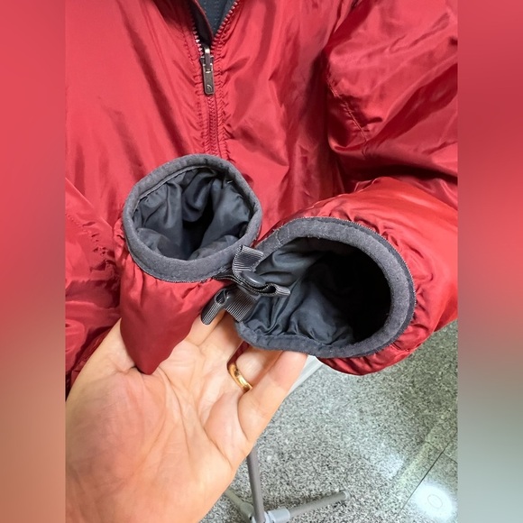 The North Face Red Padded Jacket with Gray Trim – Vintage Style – Size Medium. - Picture 9 of 17